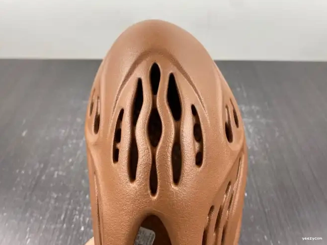 RNR Red Clay Foam HP5335 Yeezy Adidas 0608